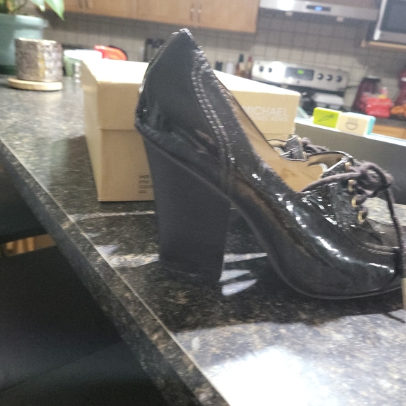 Michael Kors black pumps new size 7 - Picture 3 of 6